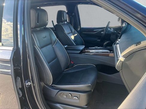 Used 2023 Cadillac Escalade Premium Luxury RWD image 9