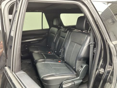 Used 2018 Ford Expedition Max XLT w/ Equipment Group 202A AWD/4WD image 12