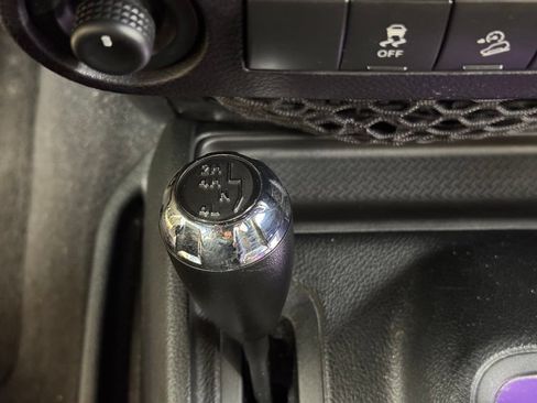 Used 2018 Jeep Wrangler Unlimited Sahara AWD/4WD image 31