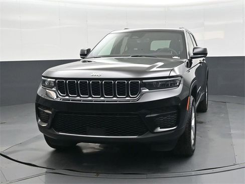 New 2025 Jeep Grand Cherokee Laredo image 8