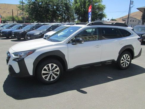 Used 2023 Subaru Outback Premium AWD/4WD image 3