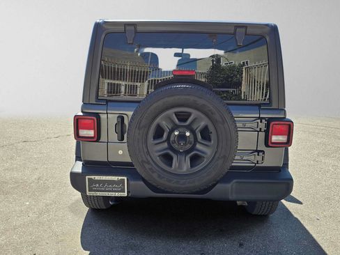 Used 2018 Jeep Wrangler Sport AWD/4WD image 4