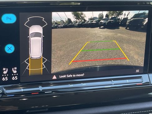 Used 2025 Volkswagen Atlas SE image 29