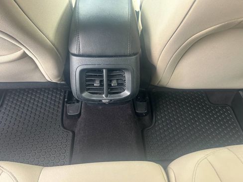 Used 2016 Jeep Cherokee Latitude w/ Comfort/Convenience Group AWD/4WD image 12