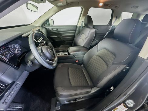 Used 2023 Nissan Pathfinder SV image 13