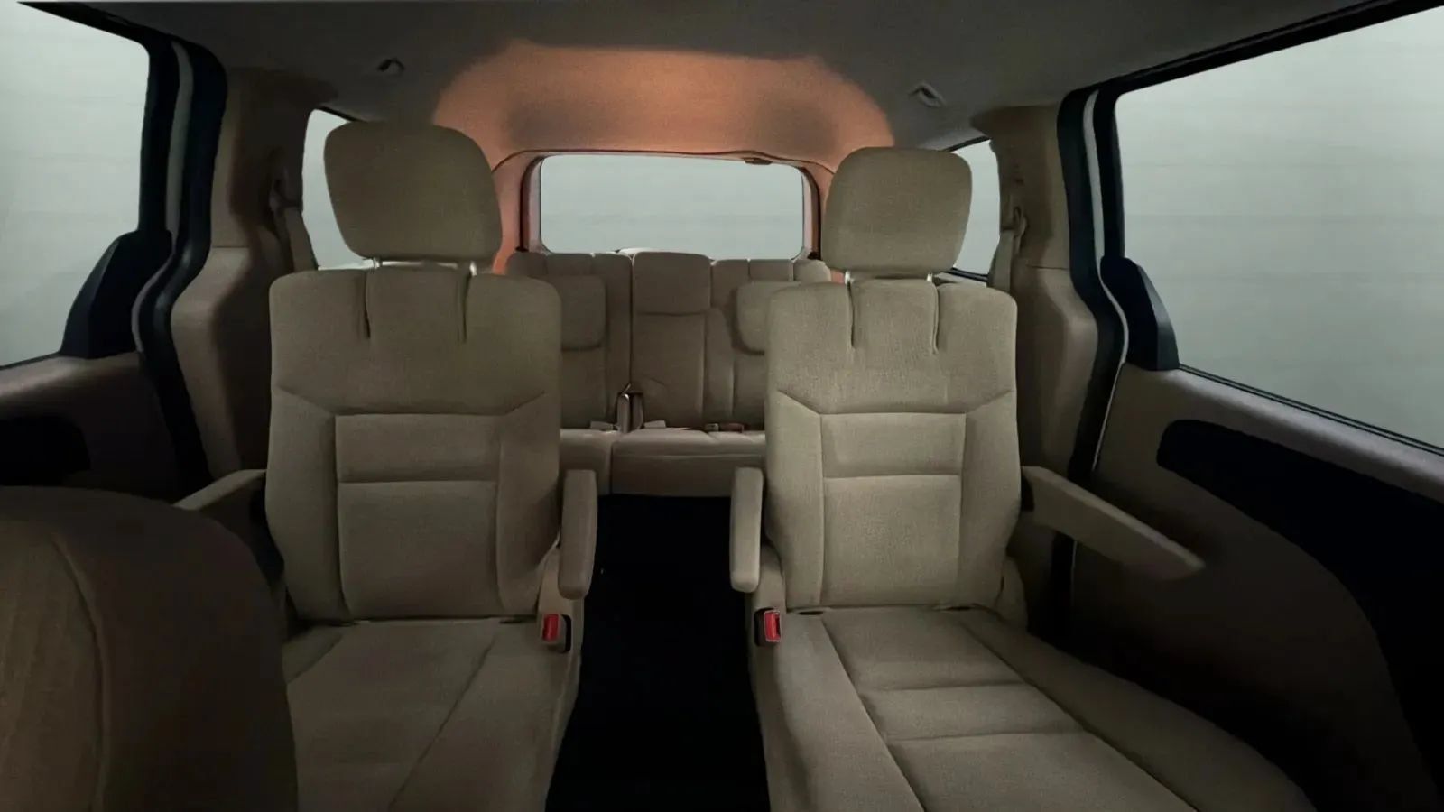 Used 2015 Dodge Grand Caravan American Value Package w/ UConnect Hands-Free Group FWD image 17