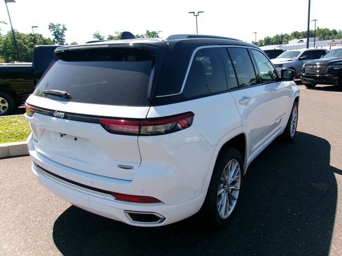 Used 2024 Jeep Grand Cherokee Summit w/ Luxury Tech Group V AWD/4WD image 3