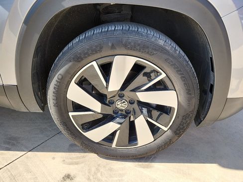Certified 2026 Volkswagen Atlas SE FWD image 7