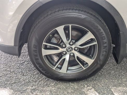 Used 2018 Toyota RAV4 XLE AWD/4WD image 10