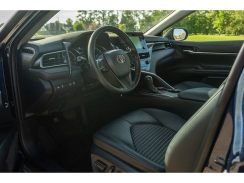Used 2022 Toyota Camry SE FWD image 10