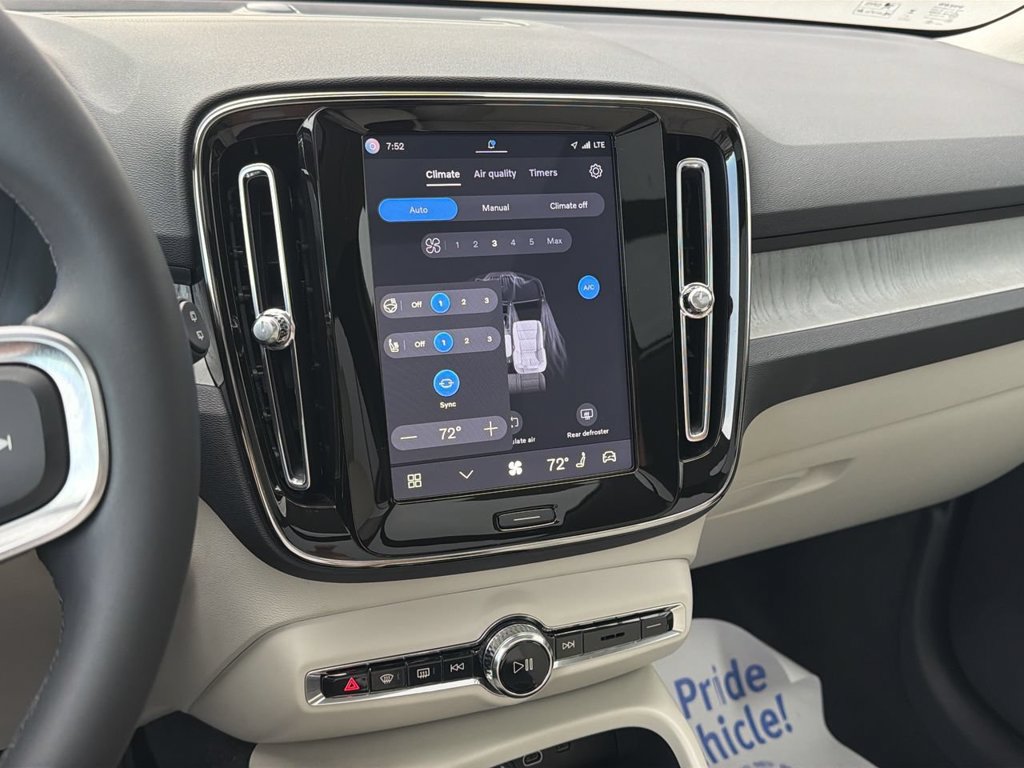 Certified 2024 Volvo XC40 B5 Plus w/ Climate Package AWD/4WD image 21