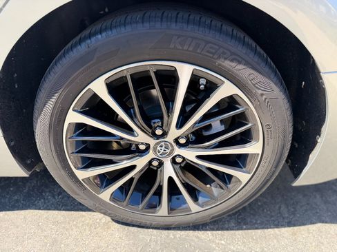 Used 2018 Toyota Camry SE FWD image 18