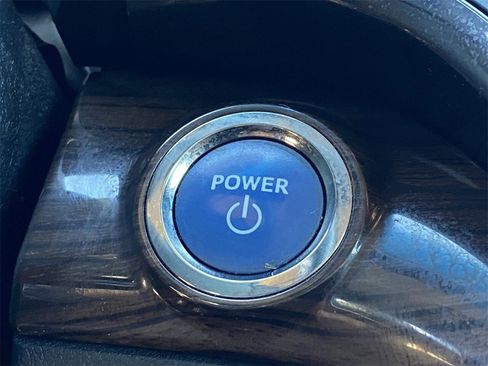 Used 2015 Toyota Avalon Limited image 27