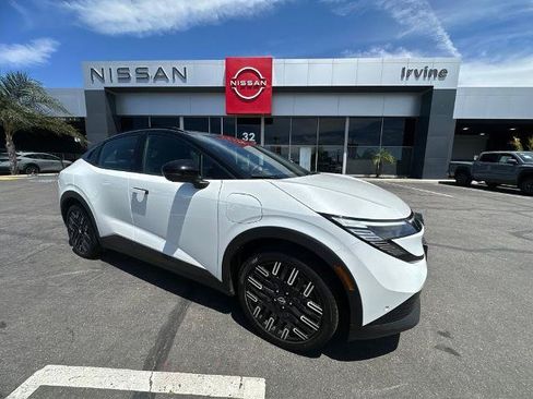 Certified 2026 Nissan Leaf Platinum+ w/ Cargo Package (Platinum+) FWD image 1