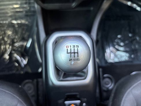 Used 2018 Jeep Renegade Latitude image 18