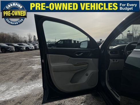 Used 2017 GMC Acadia Denali w/ Technology Package image 16