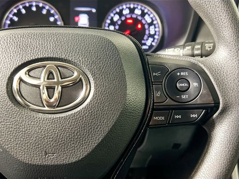 Used 2021 Toyota RAV4 XLE image 19