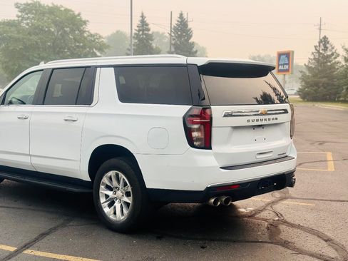 Used 2023 Chevrolet Suburban Premier AWD/4WD image 7
