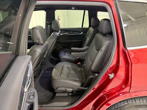 Used 2024 Cadillac XT6 Premium Luxury w/ Technology Package image 25