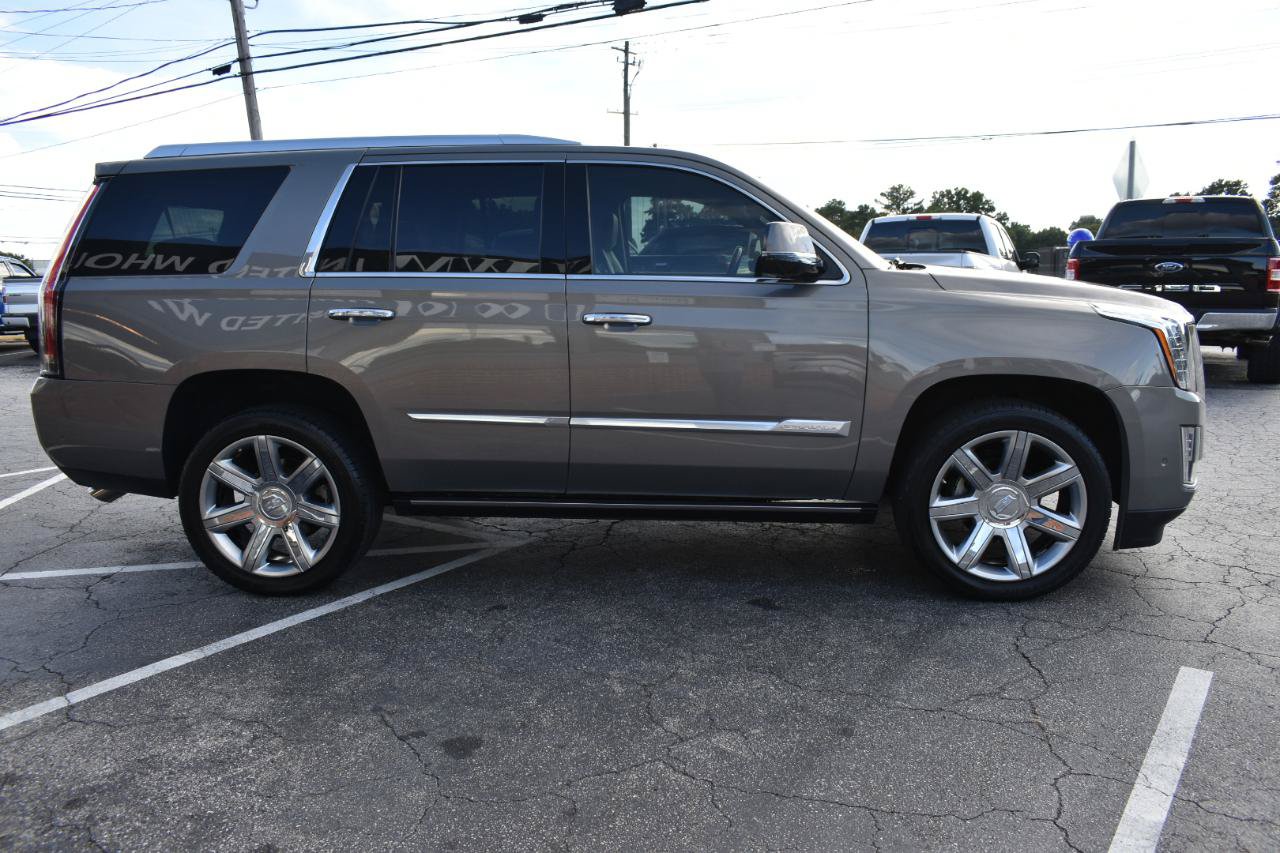 Used 2017 Cadillac Escalade Premium Luxury AWD/4WD image 5