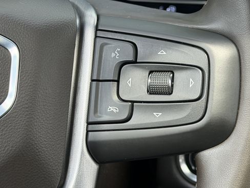 Used 2024 GMC Yukon SLT w/ SLT Luxury Package RWD image 38