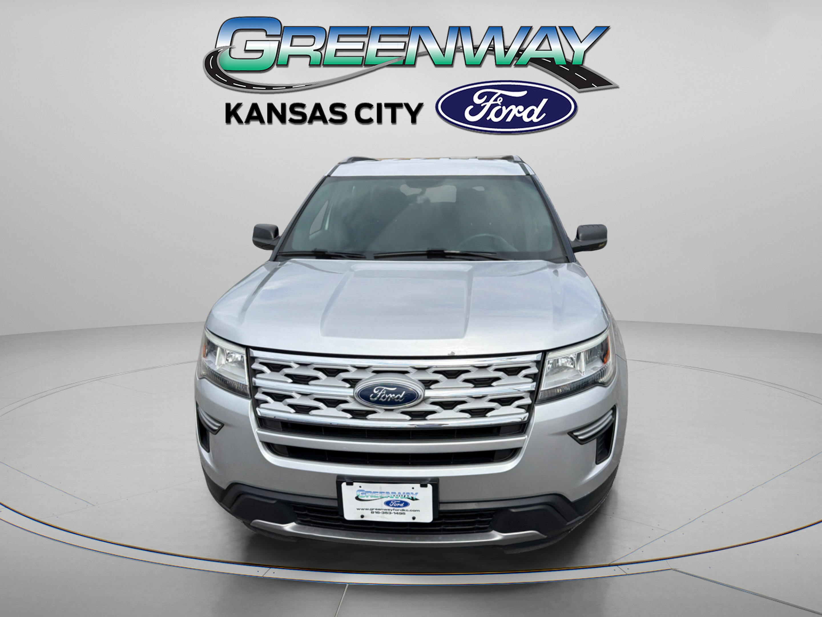 Used 2018 Ford Explorer XLT FWD image 2
