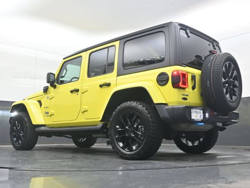 Used 2022 Jeep Wrangler Unlimited Sahara w/ Cold Weather Group AWD/4WD image 28