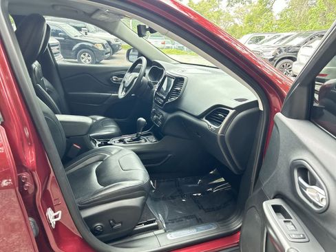 Used 2019 Jeep Cherokee Limited FWD image 14