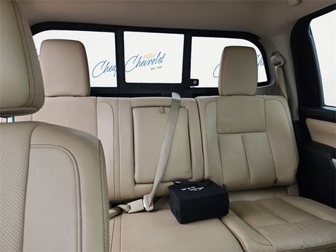 Used 2018 Nissan Titan SL image 11