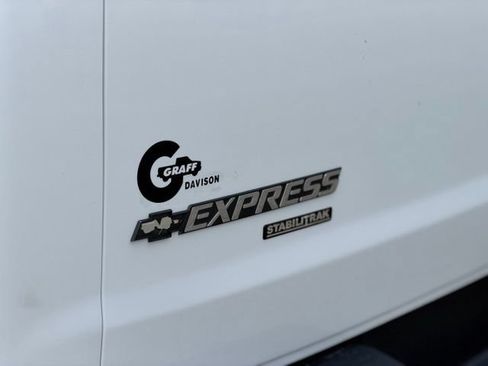 Used 2016 Chevrolet Express 2500 RWD image 18