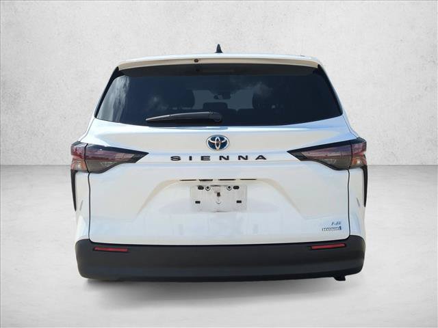 Used 2023 Toyota Sienna LE FWD image 6