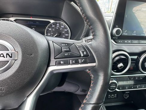 Used 2022 Nissan Sentra SR w/ SR Premium Package FWD image 17