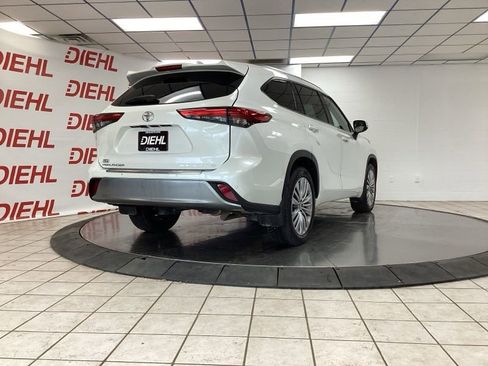 Used 2021 Toyota Highlander Platinum AWD/4WD image 7
