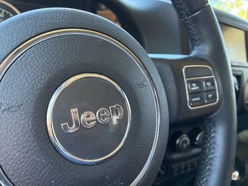 Used 2016 Jeep Wrangler Unlimited Sahara image 28