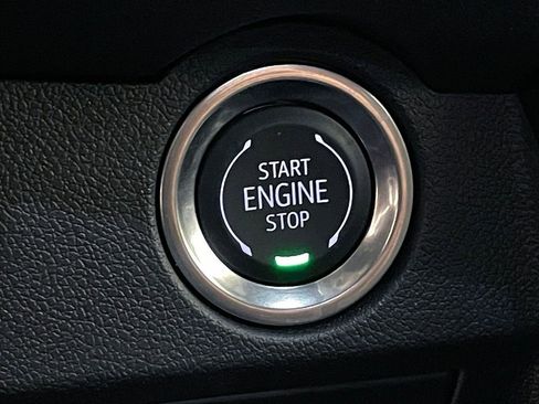 Used 2025 Chevrolet Traverse LT image 31