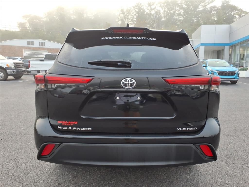 Used 2022 Toyota Highlander XLE AWD/4WD image 6