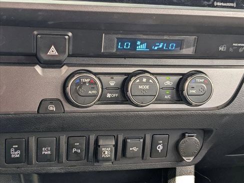 Used 2022 Toyota Tacoma TRD Sport w/ Technology Package image 8