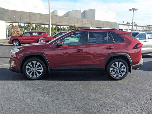 Used 2020 Toyota RAV4 XLE Premium image 3