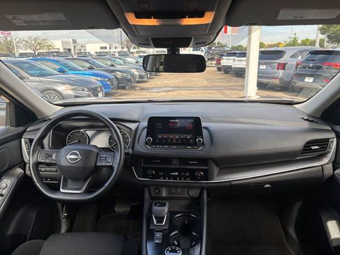 Used 2025 Nissan Rogue SV AWD/4WD image 35