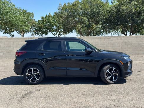 Used 2023 Chevrolet TrailBlazer RS w/ Sun and Liftgate Package FWD image 2