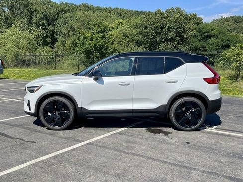 New 2026 Volvo XC40 B5 Ultra w/ Climate Package image 3