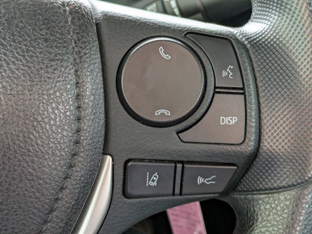 Used 2017 Toyota Corolla LE FWD image 5