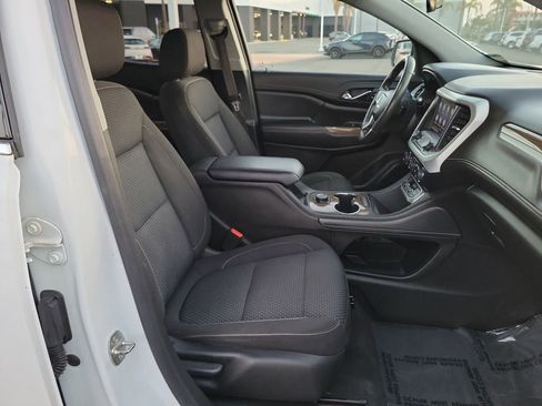 Used 2023 GMC Acadia SLE image 16