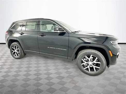New 2025 Jeep Grand Cherokee Limited w/ Luxury Tech Group II image 3