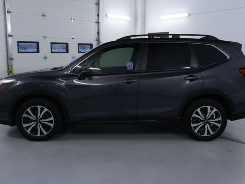 Used 2021 Subaru Forester Limited image 4
