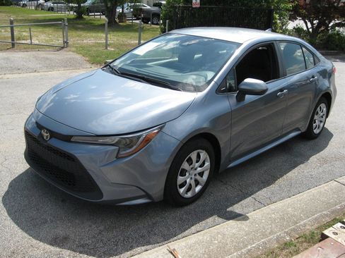 Used 2020 Toyota Corolla LE FWD image 8