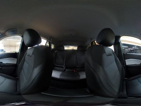 Used 2025 Chevrolet Trax LT w/ LT Convenience Package FWD image 41