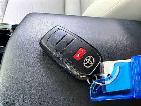 Used 2024 Toyota Prius XLE FWD image 35