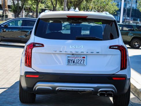 Used 2022 Kia Telluride EX w/ EX Premium Package FWD image 8