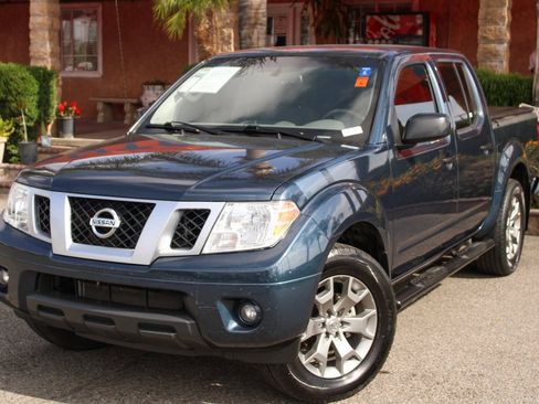 Used 2020 Nissan Frontier SV image 4